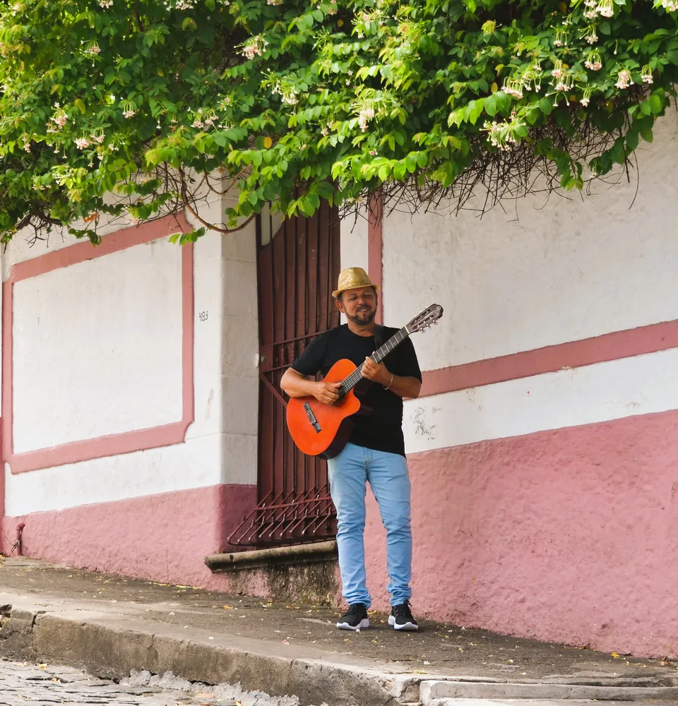 Fabian Mendes nas ruas coloridas de Olinda